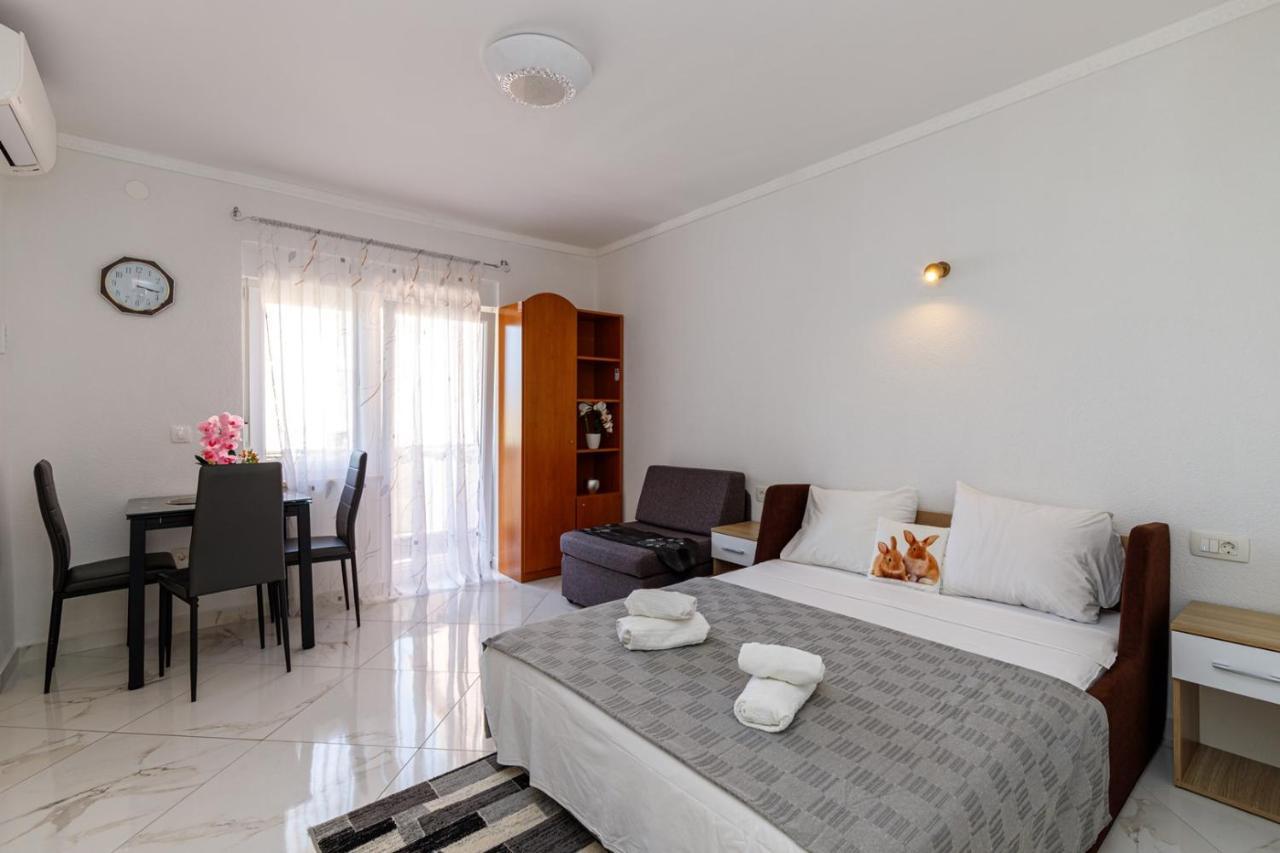 Genoa Rooms Porec Exterior photo
