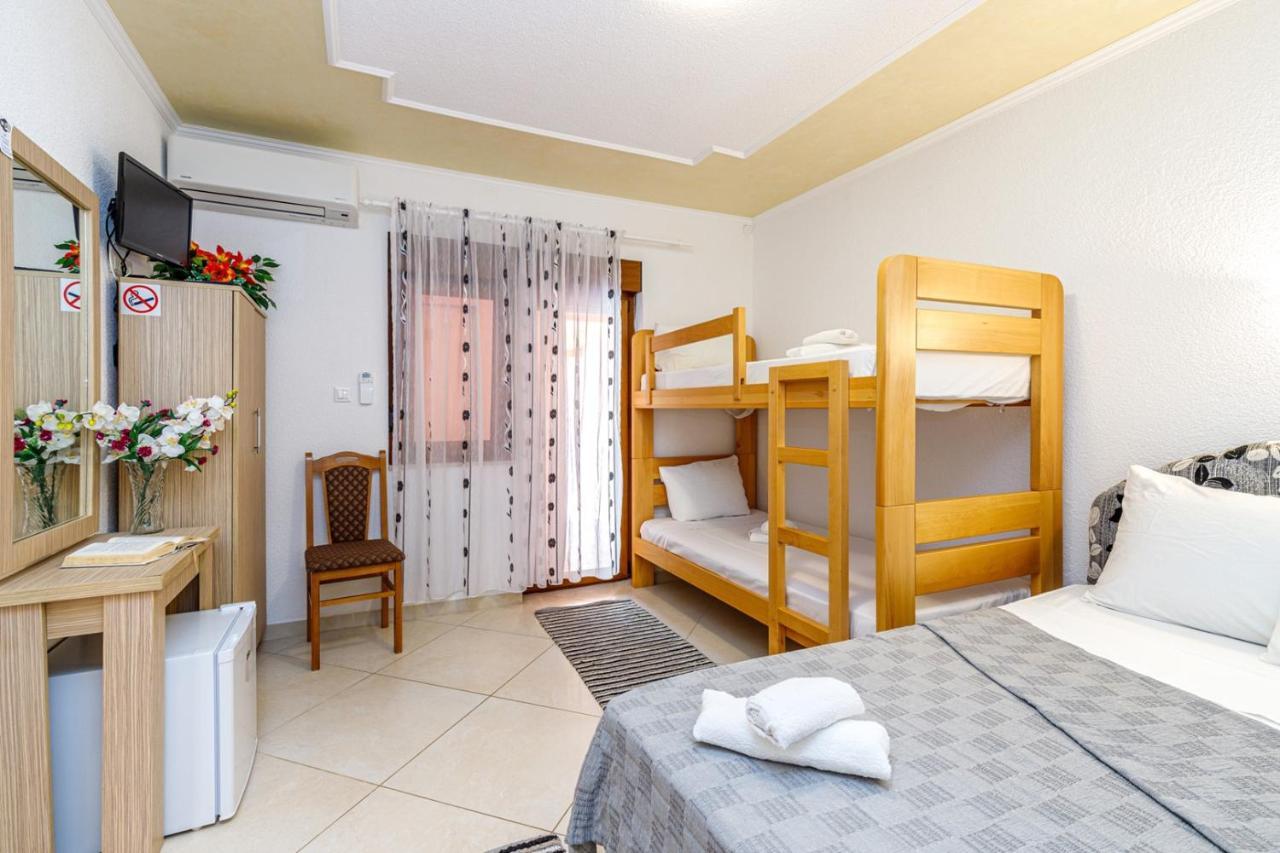 Genoa Rooms Porec Exterior photo
