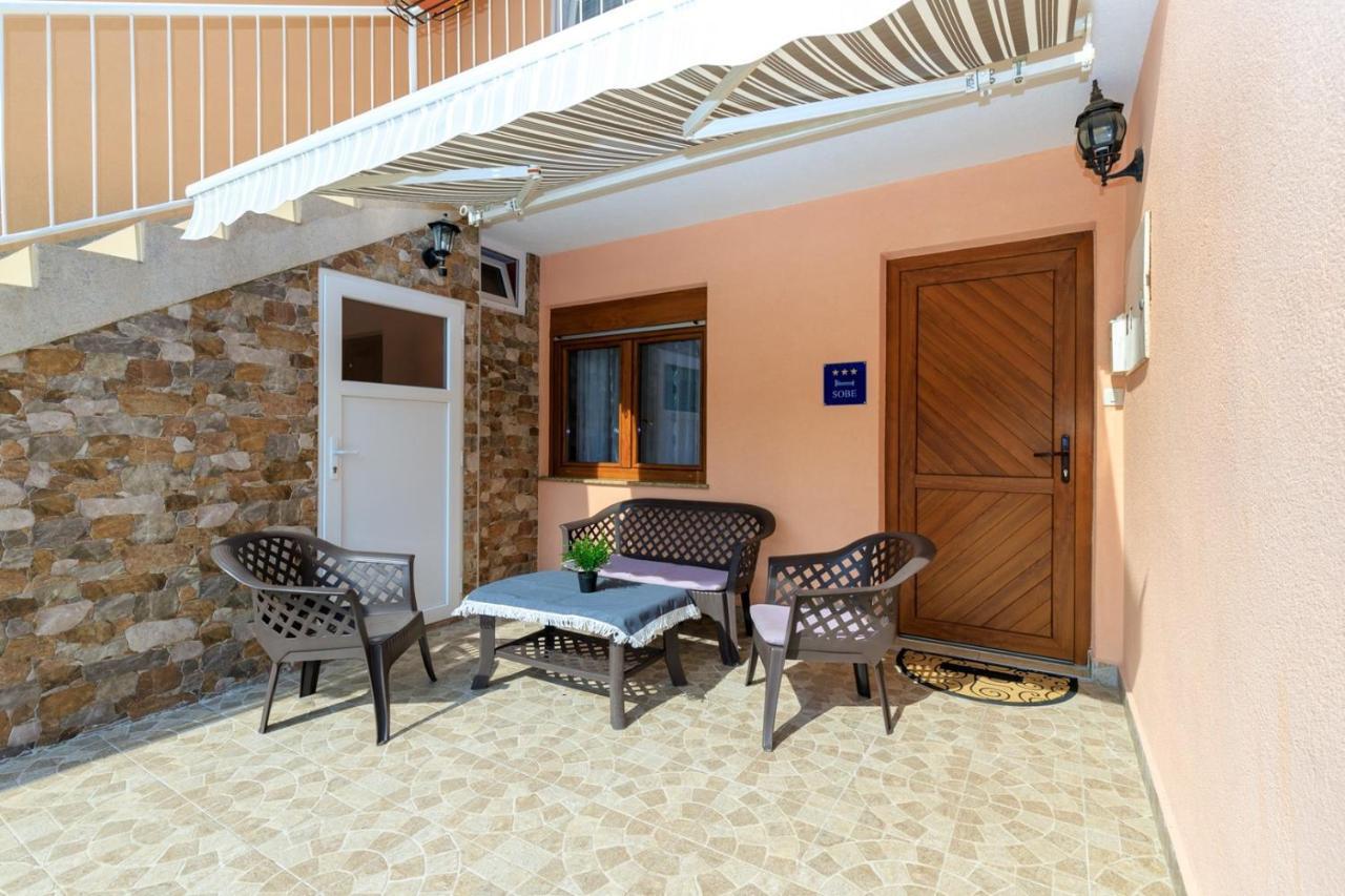 Genoa Rooms Porec Exterior photo